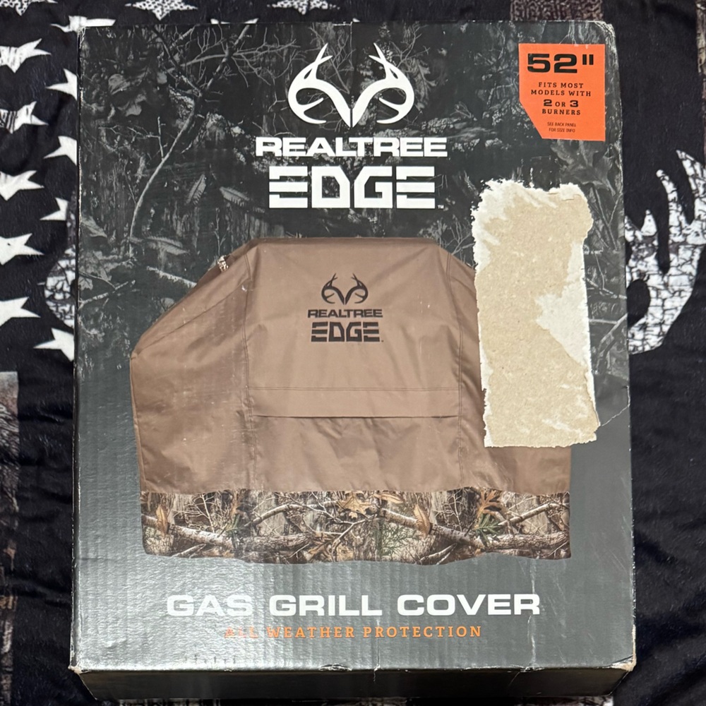 Realtree EDGE Gas Grill Cover all weather protection.